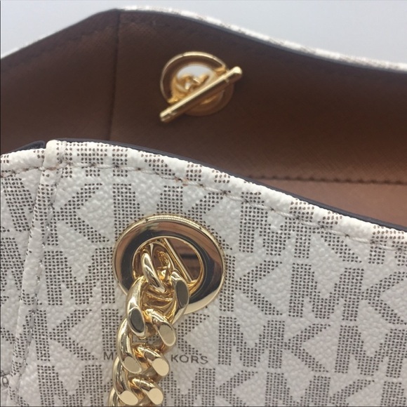 MICHAEL KORS LG CHAIN SHOULDER TOTE VANILLA - Picture 14 of 16